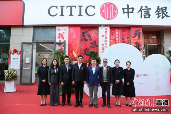 图为嘉宾合影。李隽 摄 图为嘉宾合影。李隽 摄