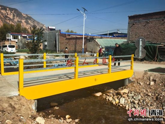 资料图为青海省交通运输部门修建到民众家门口的便民桥。 青海省交通运输厅供图 资料图为青海省交通运输部门修建到民众家门口的便民桥。 青海省交通运输厅供图