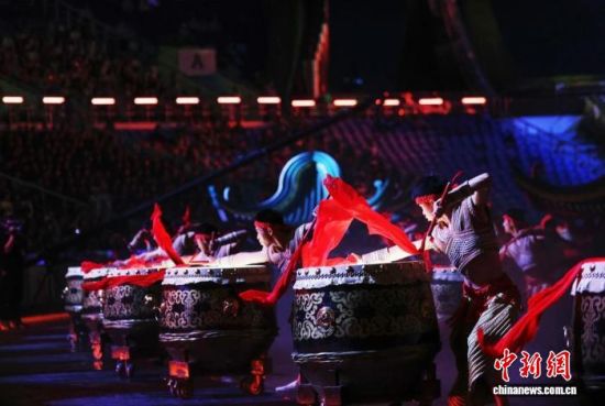 图为十五运会开幕式首次带观众全要素彩排现场。 张力坚 摄 图为十五运会开幕式首次带观众全要素彩排现场。 张力坚 摄