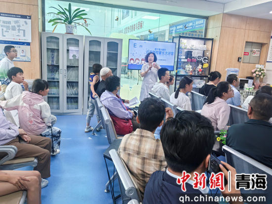 图为眼科患者等待治疗。史秋梅 供图 图为眼科患者等待治疗。史秋梅 供图