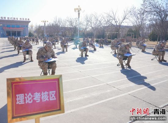 图为理论考核现场。 詹海洋摄 图为理论考核现场。 詹海洋摄