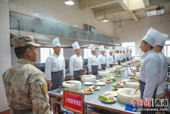 图为理论考核现场。 詹海洋摄 图为理论考核现场。 詹海洋摄