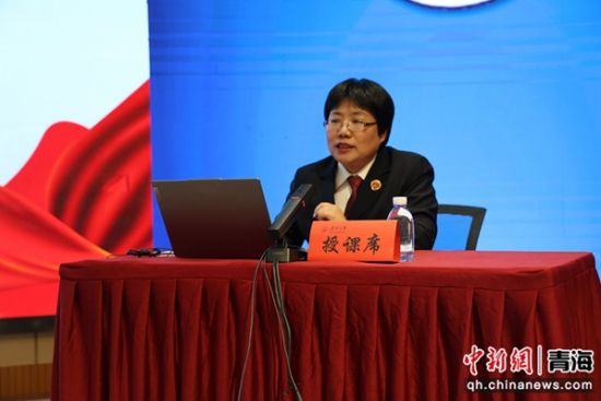 图为地方检察官授课。梁君隆 摄 图为地方检察官授课。梁君隆 摄