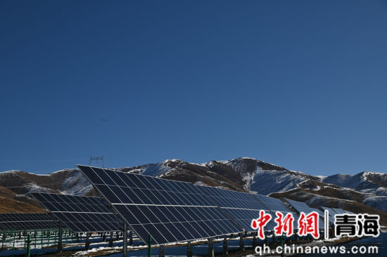 资料图为国能青海海北公司下辖星晨站光伏阵列区。 曹寿进摄 资料图为国能青海海北公司下辖星晨站光伏阵列区。 曹寿进摄