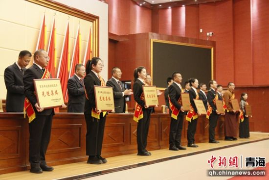 图为表彰大会现场。陈宗淇 摄 图为表彰大会现场。陈宗淇 摄