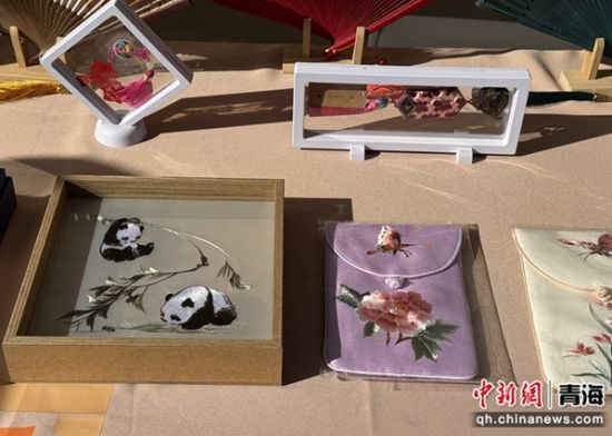 图为活动现场展出的文创产品。 湟源县文旅局供图 图为活动现场展出的文创产品。 湟源县文旅局供图