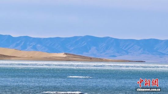 图为青海湖北岸。刘凯强摄 图为青海湖北岸。刘凯强摄