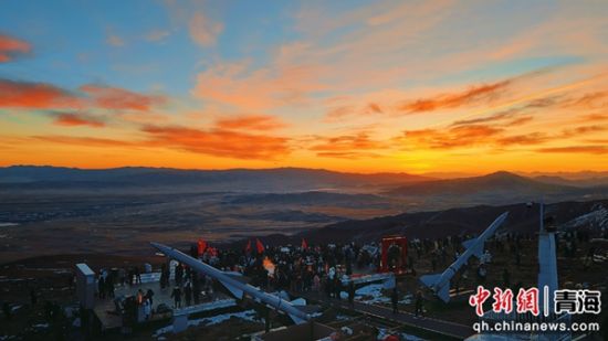 图为在同宝山拍摄的朝霞。杜德奇摄 图为在同宝山拍摄的朝霞。杜德奇摄