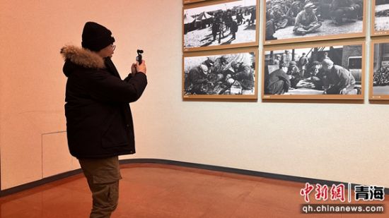 图为网络达人走进青海原子城纪念馆。顾倩摄 图为网络达人走进青海原子城纪念馆。顾倩摄