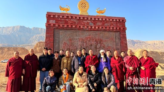 ͼΪ���ר��ѧ�����ڶ�˼����ο˾��ַǰ��Ӱ������¹�ͼ