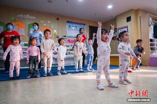 ����ͼΪ�ຣʡ������ĳ�����տ�����С�ݡ���Ŀ���ڣ�С��������ˣ�������� ��