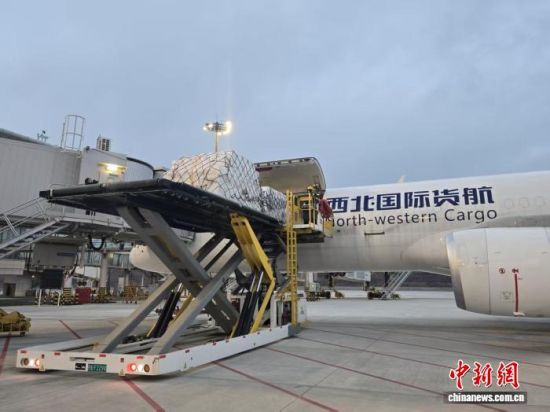 ͼΪװ�䶳�����˷ɻ����ڡ��ຣ������˾ ��ͼ