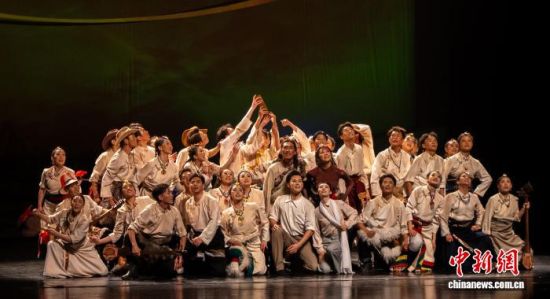 ͼΪ��硶ѩɽ��ء��ݳ��ֳ������Ǳ���