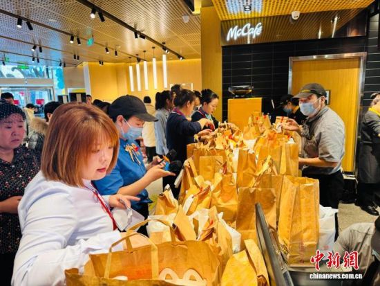 12��21�գ����͵��ڹ�����Ա���ڳ��͡���������� ����� ��