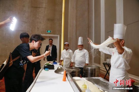 ͼΪ�ຣ���漼ʦչʾ���漼�ա��������� ��