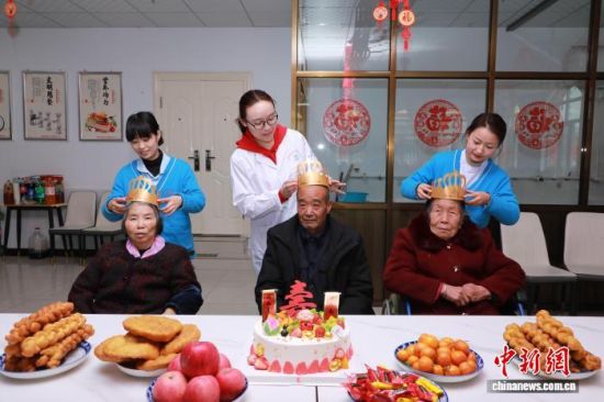 ͼΪ�(�������)�͹�����ԱΪ���������˾ٰ���ٻᡣʯ���� ��