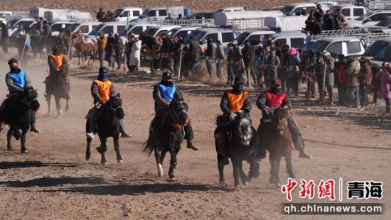 图为赛马现场。都兰县委宣传部 供图 图为赛马现场。都兰县委宣传部 供图