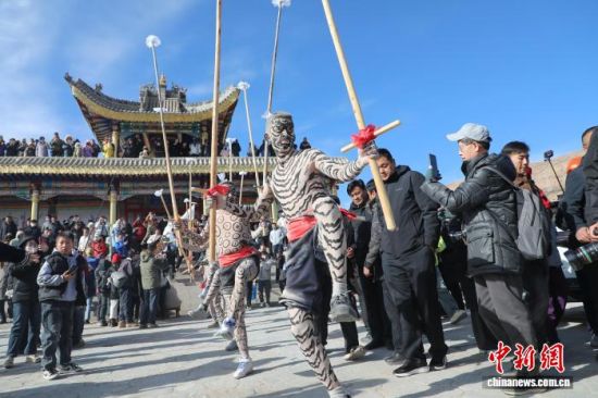 1��8�գ�����ˡ�����̤�Źĵ㣬���ڲ������ȵķ�ʽ�赸���������ڹ��͡������� ��