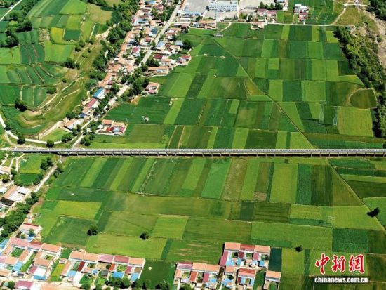 ����ͼΪ����������ұ�����һ�ڹ��̵�һ���ɲۡ�(���˻���Ƭ)�ຣʡˮ������ͼ