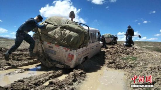 ����ͼΪѲɽ��Ա�ĳ������������С��ܷ��߹�ͼ