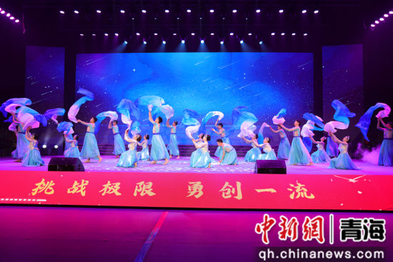 图为活动现场。文艺表演环节。 周悦翔摄 图为活动现场。文艺表演环节。 周悦翔摄