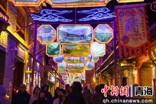 资料图为“宁宁协作·合源和美”第三届青海丹噶尔双宁双灯展暨第40届中国·秦淮灯会丹噶尔古城分会场内,湟源排灯展出。 马铭言摄 资料图为“宁宁协作·合源和美”第三届青海丹噶尔双宁双灯展暨第40届中国·秦淮灯会丹噶尔古城分会场内,湟源排灯展出。 马铭言摄