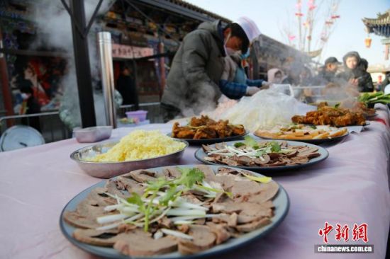 ͼΪ������ᡱ�ֳ�����300�������⾭�ֳ�±�ƺ�װ�̣������˱ǡ���������