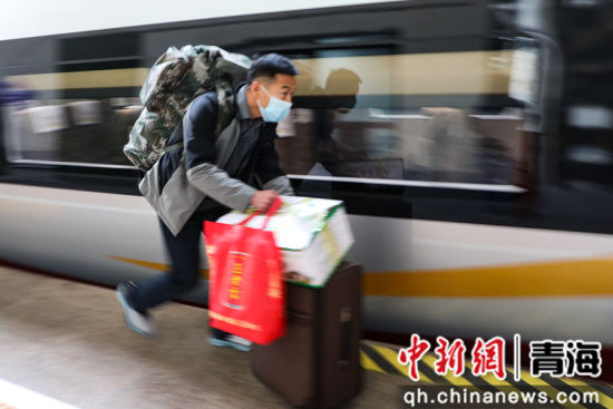 ͼΪ2��2�գ��ÿ���������վ�˳��� �ຣʡ��ͨ��������ͼ