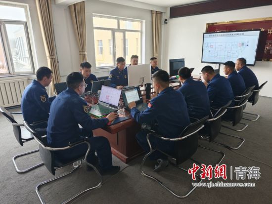 ͼΪʵ���ֳ���ѧԱ��רע�������������� ��������