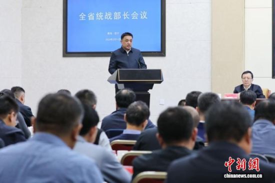 图为与会人员作经验交流发言。马铭言 摄 图为与会人员作经验交流发言。马铭言 摄