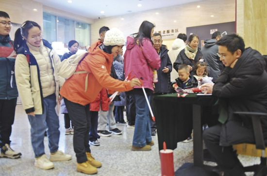 体验古人“投壶”游戏。 体验古人“投壶”游戏。