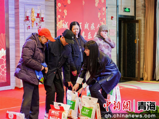 图为慰问现场。城东区残联供图 图为慰问现场。城东区残联供图