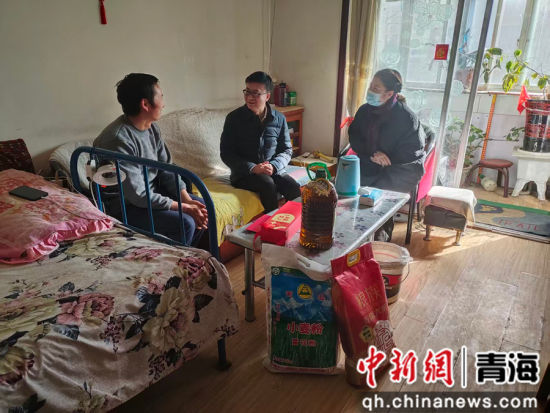 图为慰问现场。城东区残联供图 图为慰问现场。城东区残联供图