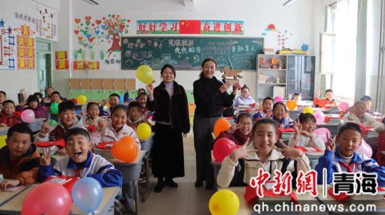 ͼΪѧ�������ڽ����ϣ�ռ�� ��