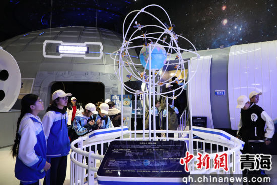 ͼΪ���������ຣʡ��ѧ�������ڲιۡ������� ��