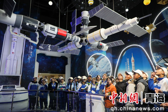 ͼΪ���������ຣʡ��ѧ�������ڲιۡ������� ��