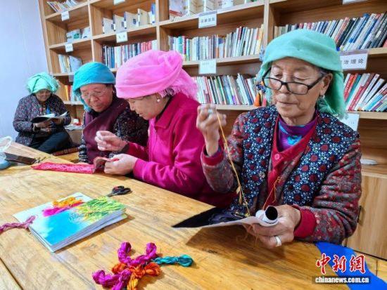 3��11�գ��ຣʡ�����л������������ذ���壬����԰�����������ڸ�������װ������ ��