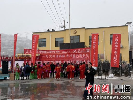 图为大华镇纳隆沟村结合“庆三八”活动开展宣讲。 湟源县委宣传部供图 图为大华镇纳隆沟村结合“庆三八”活动开展宣讲。 湟源县委宣传部供图