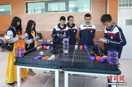 ͼΪ���ѧ��(��һ�����)���������������ѧѧ����ͬ����APM��̻����ˡ������� ��