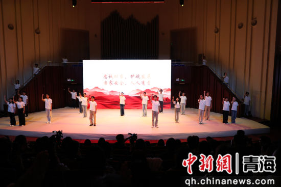 图为国家安全主题情景剧《无声的防线》现场。马铭言 摄 图为国家安全主题情景剧《无声的防线》现场。马铭言 摄