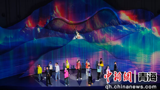 图为音乐剧《在那遥远的地方2.0》剧照。青海大剧院供图 图为音乐剧《在那遥远的地方2.0》剧照。青海大剧院供图