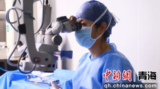 图为手术现场。西宁市第一人民医院 图为手术现场。西宁市第一人民医院