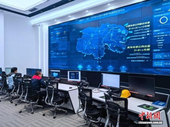 资料图为中国首个100%可溯源清洁能源绿色大数据中心智慧运营平台正在运行。李隽 摄 资料图为中国首个100%可溯源清洁能源绿色大数据中心智慧运营平台正在运行。李隽 摄