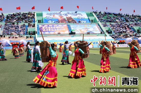 图为文艺演出。扎西东主 摄 图为文艺演出。扎西东主 摄