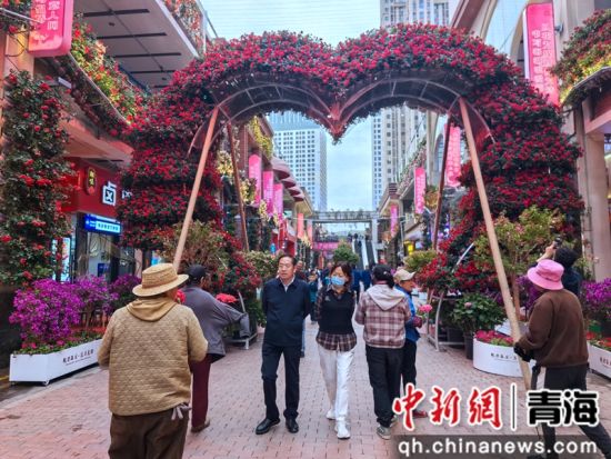 图为花街一角。李隽 摄 图为花街一角。李隽 摄