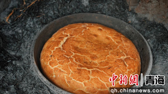 图为热贡馍馍。周璇供图 图为热贡馍馍。周璇供图