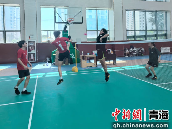图为运动员在比赛中。李隽 摄 图为运动员在比赛中。李隽 摄