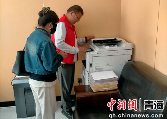 青海烟草“昆仑先锋”爱心助考驿站为考生家长提供休憩场所。海西州烟草专卖局(公司)供图 青海烟草“昆仑先锋”爱心助考驿站为考生家长提供休憩场所。海西州烟草专卖局(公司)供图