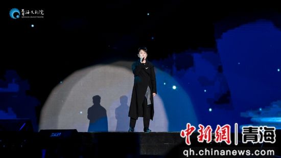 图为张信哲倾情现场。青海大剧院供图 图为张信哲倾情现场。青海大剧院供图