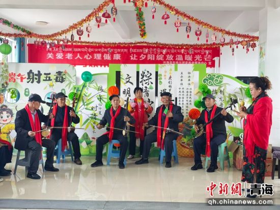 图为现场乐器演奏。兴海县委宣传部供图 图为现场乐器演奏。兴海县委宣传部供图